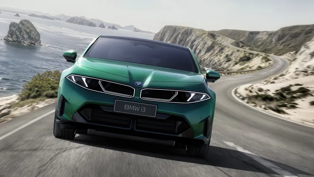 BMW i3 Long Wheelbase и iX3 Long Wheelbase стартовали в Китае с локальной цифровой экосистемой