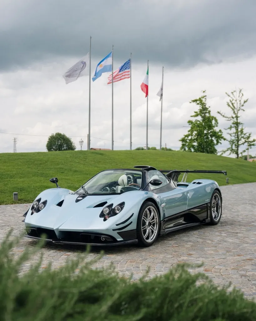 Pagani Zonda Cervino стал новой переработкой Roadster S с голубым кузовом, новым салоном и V12 7.4b