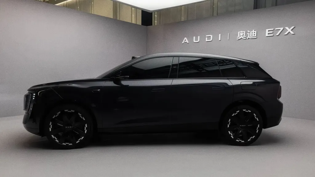 AUDI E7X выходит в Китае как 900-вольтовый SUV без четырех колец и с 670 л.с.