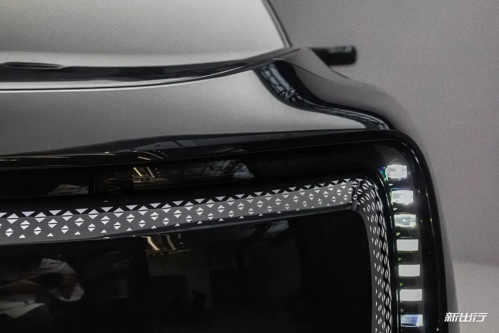 AUDI E7X выходит в Китае как 900-вольтовый SUV без четырех колец и с 670 л.с.