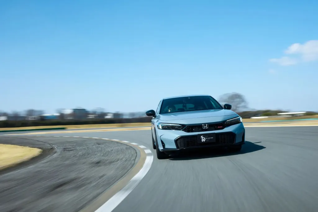 Honda Civic e:HEV RS стартовал в Японии: гибрид на 181 л.с., Prelude S+ Shift и более жесткое шасси