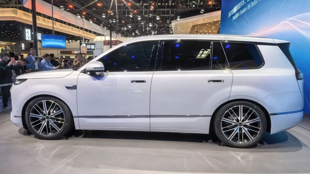 BYD раскрыл флагманский Sealion 08: 643 л.с., до 900 км хода и заднее подруливание