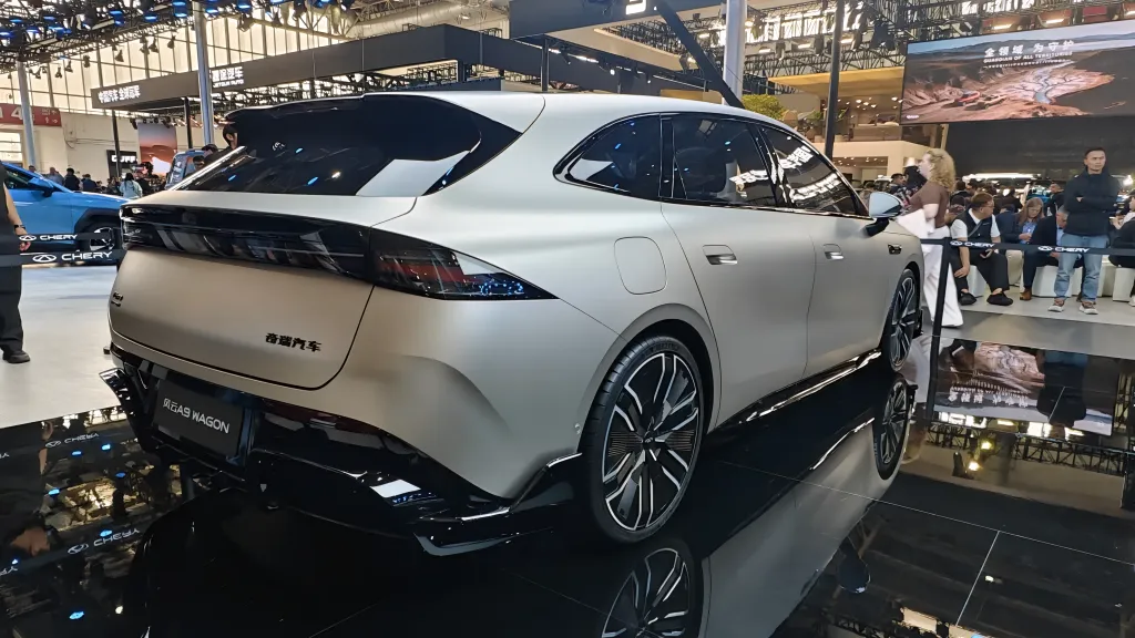 Chery представил Fulwin A9 Wagon: электрический универсал получил 700 км хода и 800-вольтовую архитектуру