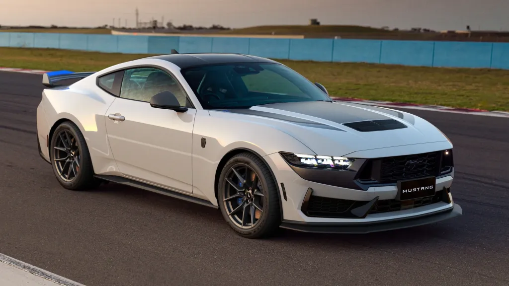 Ford Mustang Dark Horse T8-Spec получил трековые доработки Triple Eight и цену AU$138 888
