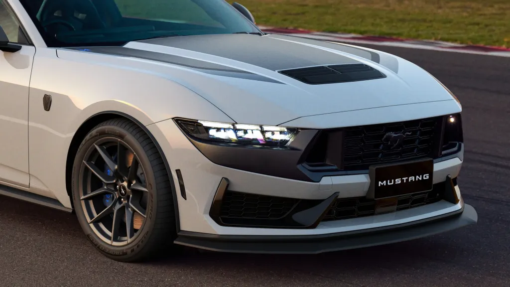 Ford Mustang Dark Horse T8-Spec получил трековые доработки Triple Eight и цену AU$138 888