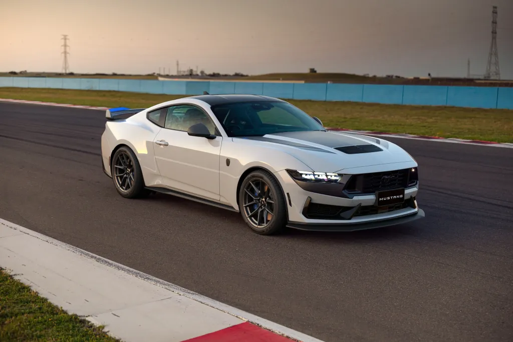 Ford Mustang Dark Horse T8-Spec получил трековые доработки Triple Eight и цену AU$138 888