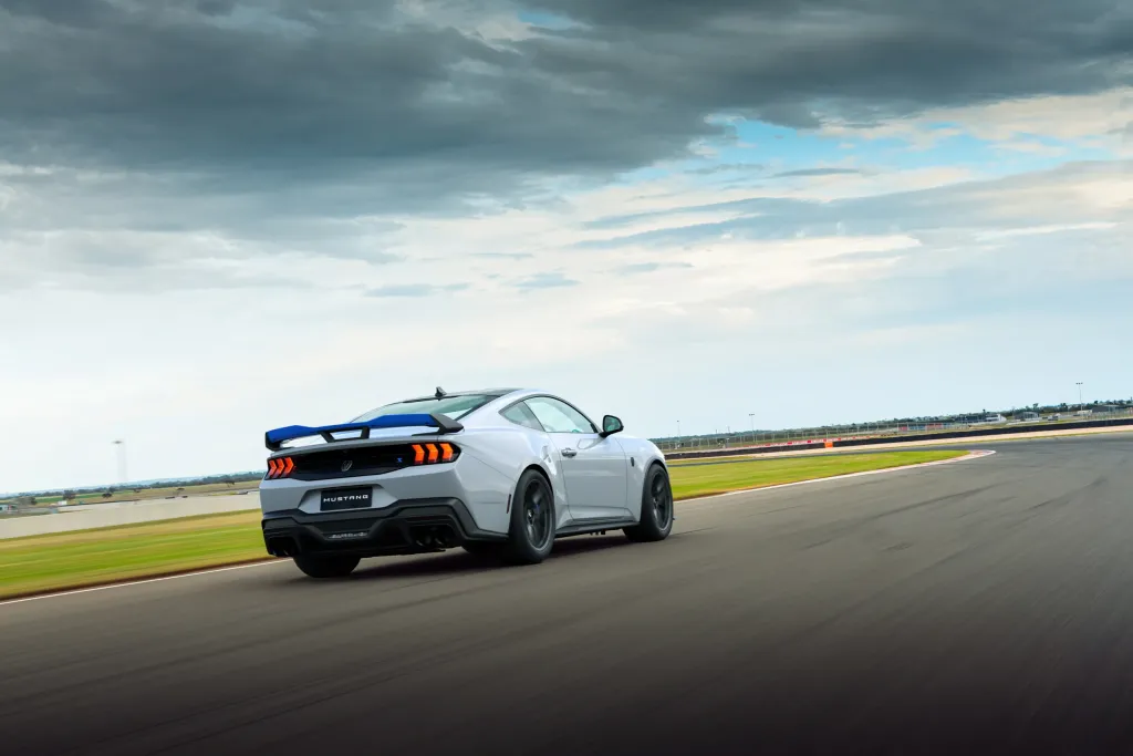 Ford Mustang Dark Horse T8-Spec получил трековые доработки Triple Eight и цену AU$138 888