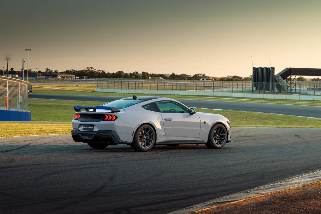 Ford Mustang Dark Horse T8-Spec получил трековые доработки Triple Eight и цену AU$138 888