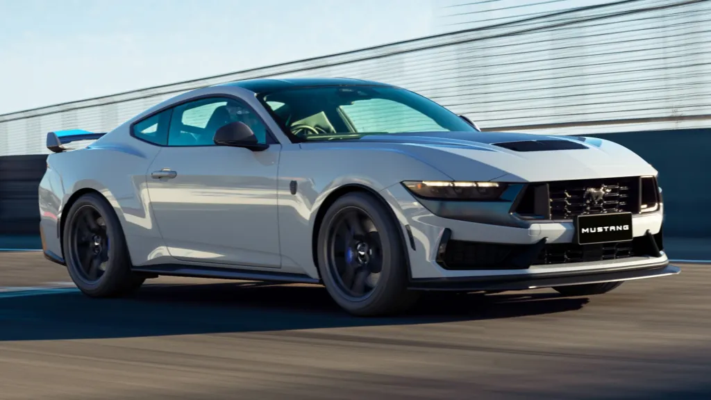 Ford Mustang Dark Horse T8-Spec получил трековые доработки Triple Eight и цену AU$138 888