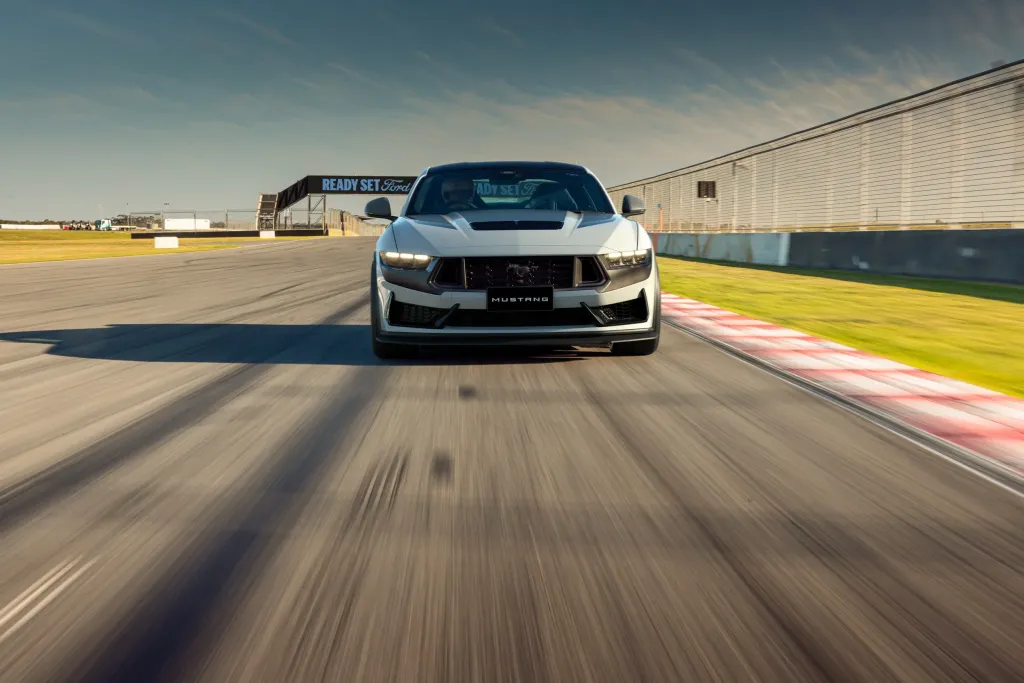 Ford Mustang Dark Horse T8-Spec получил трековые доработки Triple Eight и цену AU$138 888