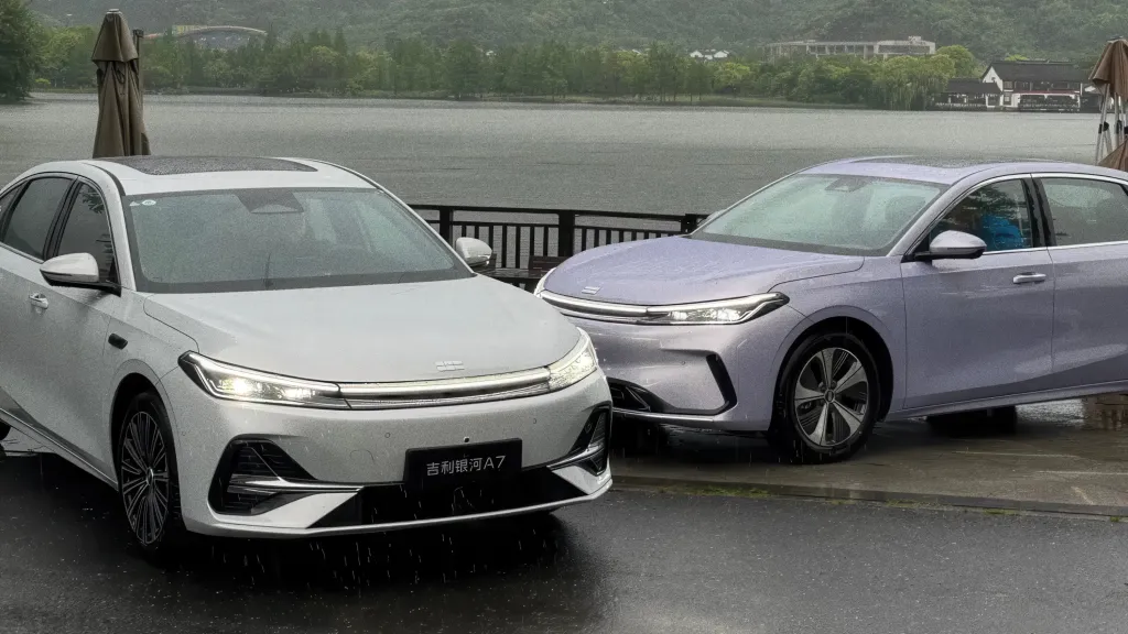 Geely Galaxy A7 обновился: электроседан на 550 км и PHEV с расходом 2,22 л/100 км