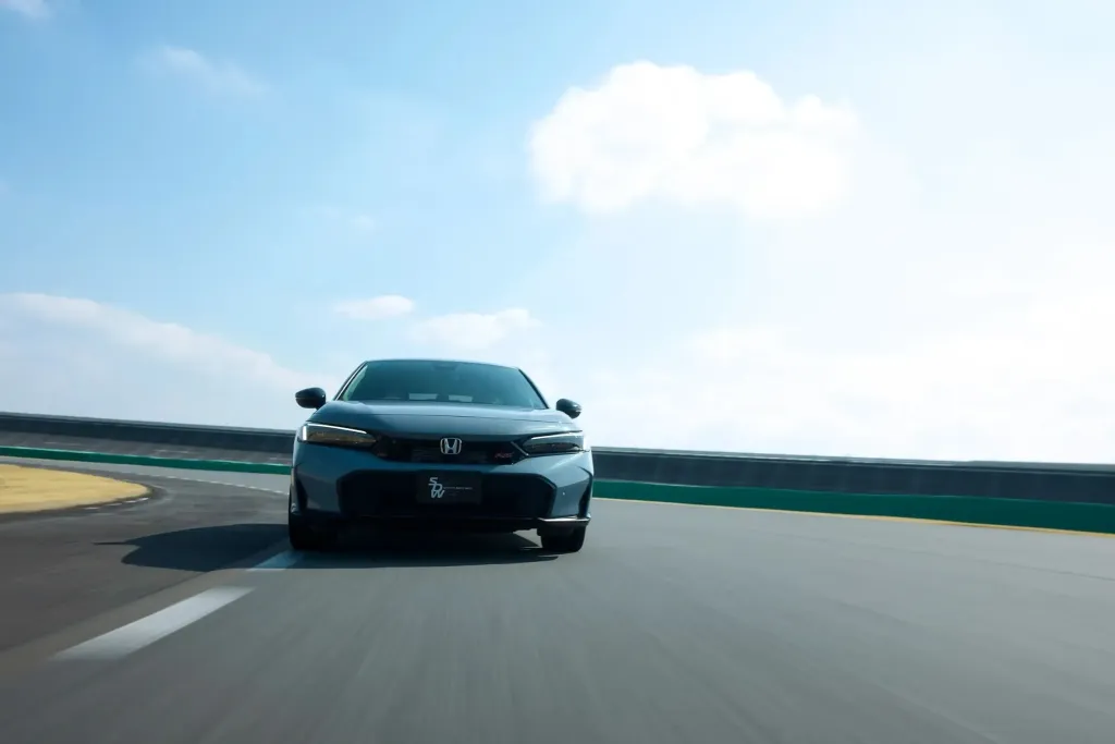 Honda Civic e:HEV RS стартовал в Японии: гибрид на 181 л.с., Prelude S+ Shift и более жесткое шасси