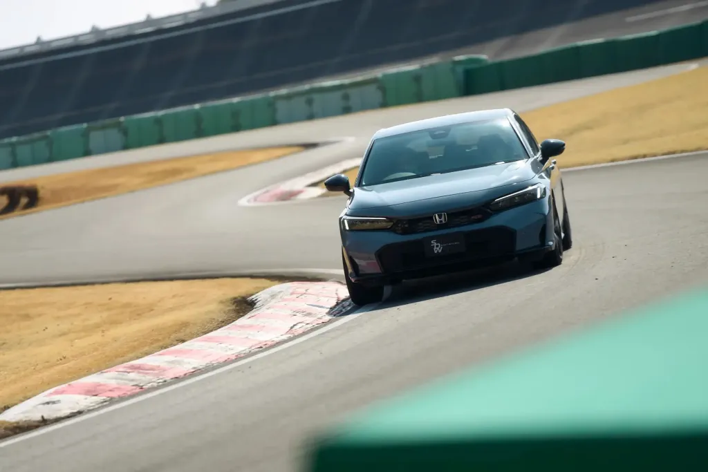Honda Civic e:HEV RS стартовал в Японии: гибрид на 181 л.с., Prelude S+ Shift и более жесткое шасси