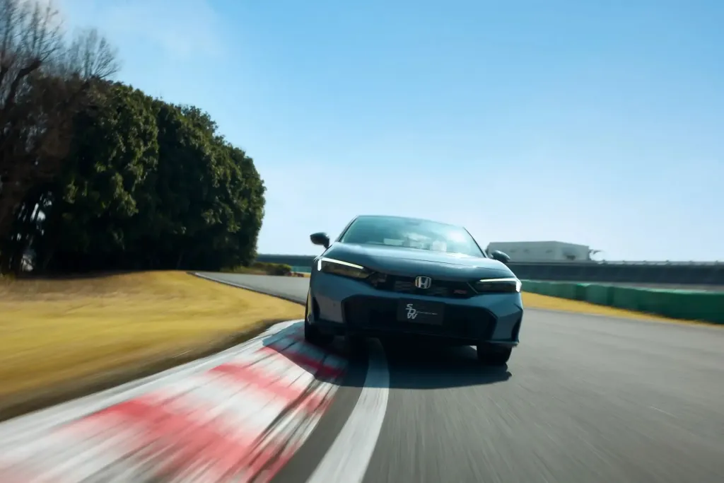 Honda Civic e:HEV RS стартовал в Японии: гибрид на 181 л.с., Prelude S+ Shift и более жесткое шасси