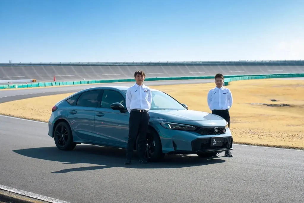 Honda Civic e:HEV RS стартовал в Японии: гибрид на 181 л.с., Prelude S+ Shift и более жесткое шасси