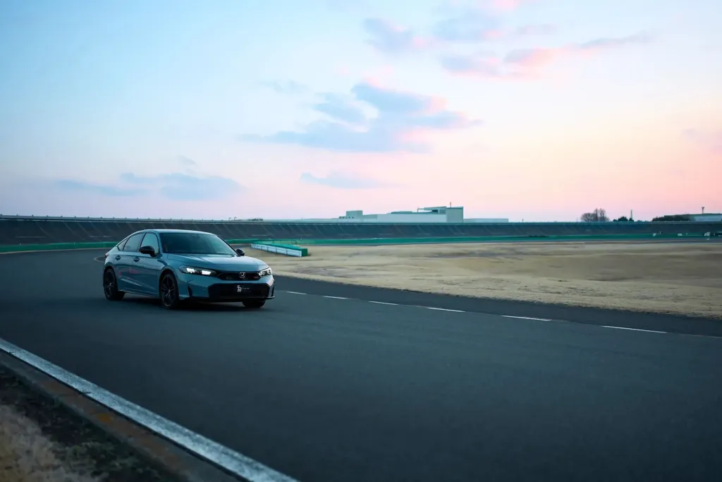 Honda Civic e:HEV RS стартовал в Японии: гибрид на 181 л.с., Prelude S+ Shift и более жесткое шасси