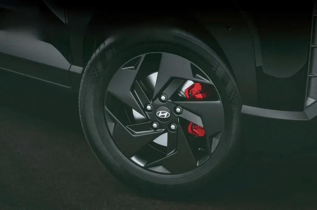 Hyundai Venue Knight Edition: индийский кроссовер второго поколения дешевле американского Venue почти вдвое