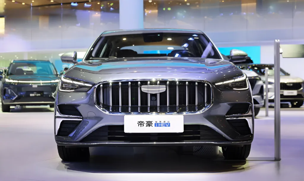 Geely представил Emgrand i-HEV с расходом 2,22 л/100 км и заявкой на рекорд Guinness