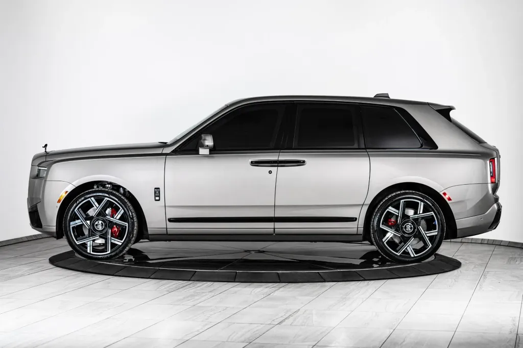 Inkas представила бронированный Rolls-Royce Cullinan: защита от пуль 7,62 мм и двух одновременных взрывов гранаты