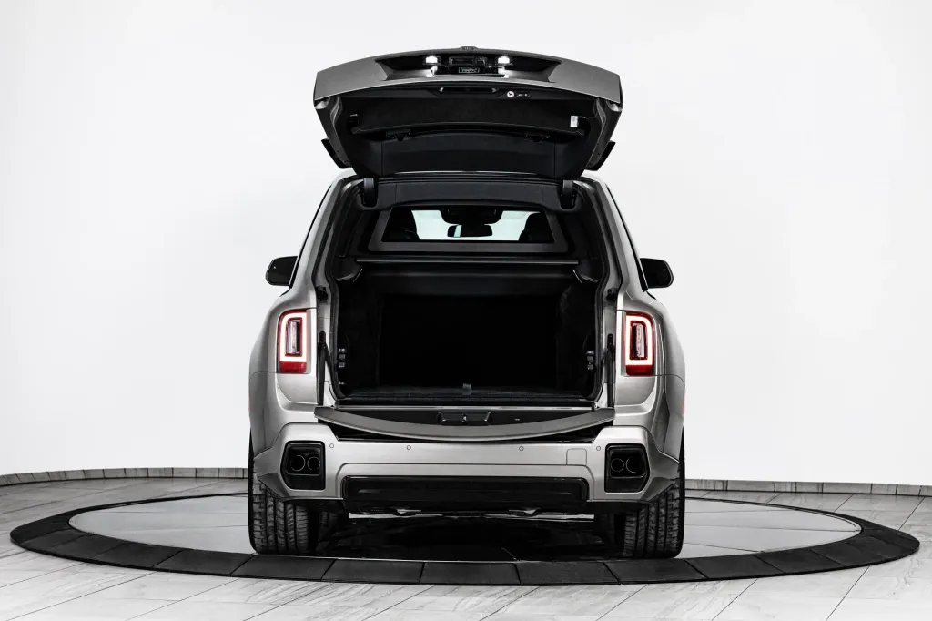 Inkas представила бронированный Rolls-Royce Cullinan: защита от пуль 7,62 мм и двух одновременных взрывов гранаты