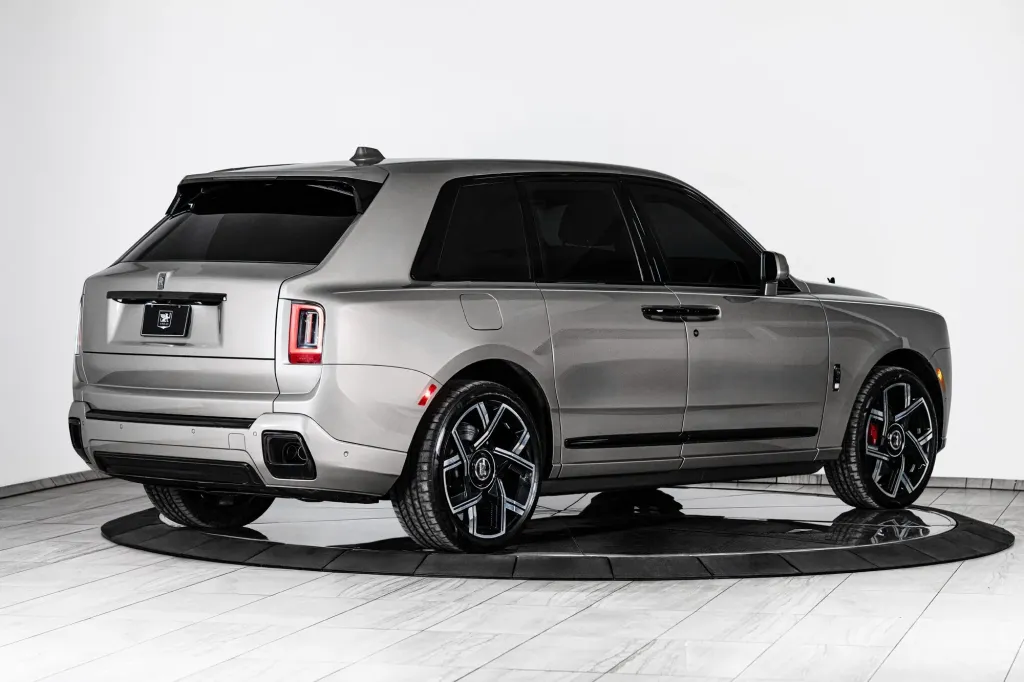 Inkas представила бронированный Rolls-Royce Cullinan: защита от пуль 7,62 мм и двух одновременных взрывов гранаты