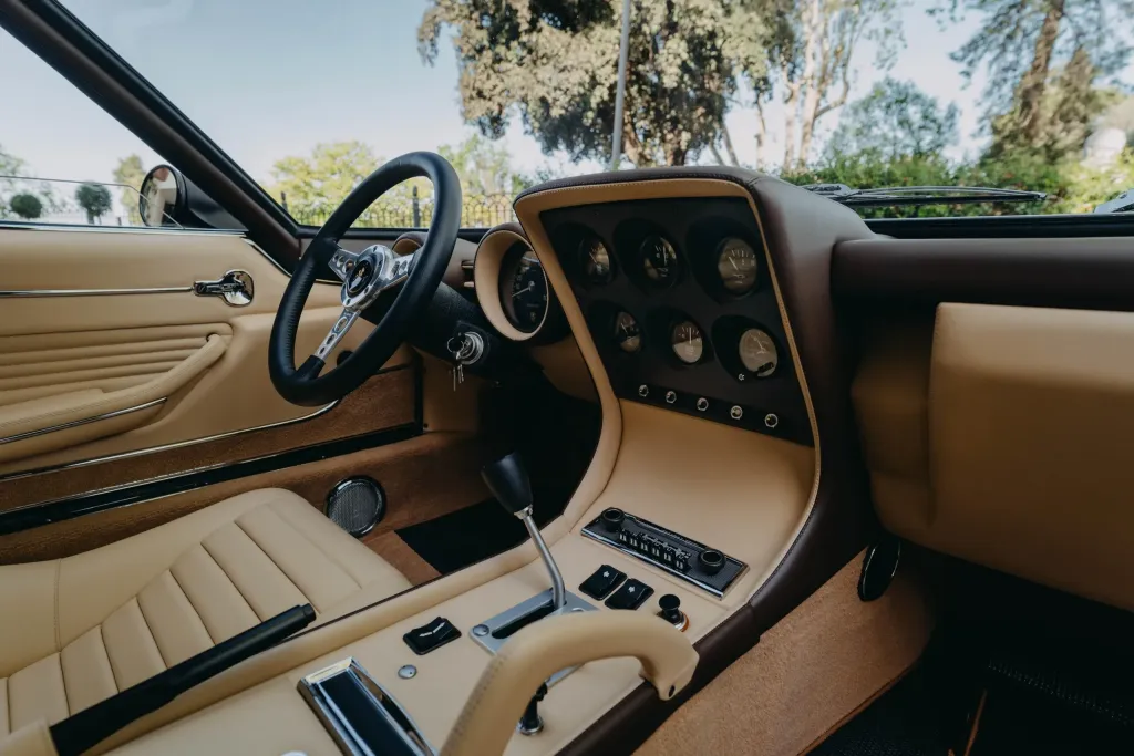 Lamborghini Polo Storico три года восстанавливала Miura SV: редкий коричневый Luci del Bosco и кожаный салон из архивов