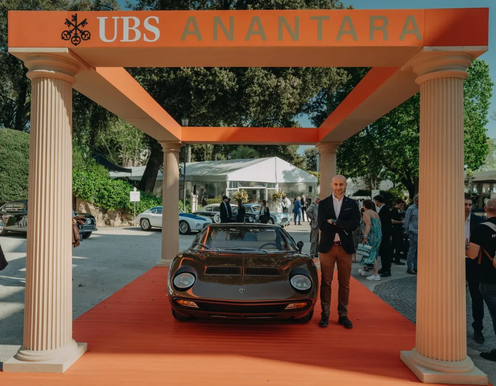 Lamborghini Polo Storico три года восстанавливала Miura SV: редкий коричневый Luci del Bosco и кожаный салон из архивов