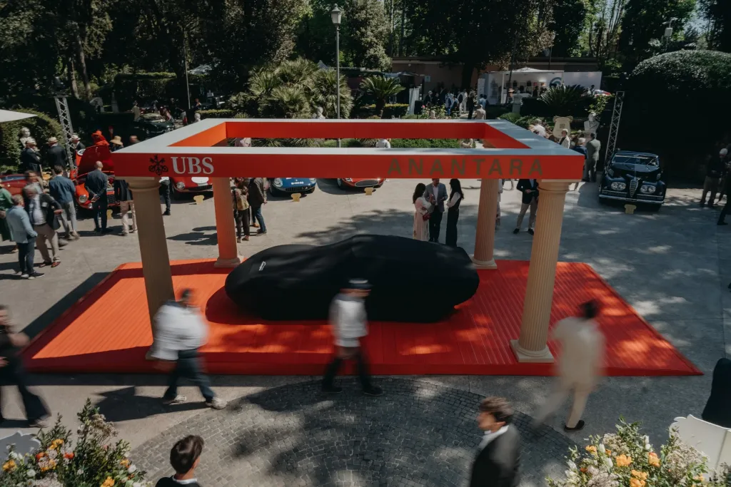 Lamborghini Polo Storico три года восстанавливала Miura SV: редкий коричневый Luci del Bosco и кожаный салон из архивов