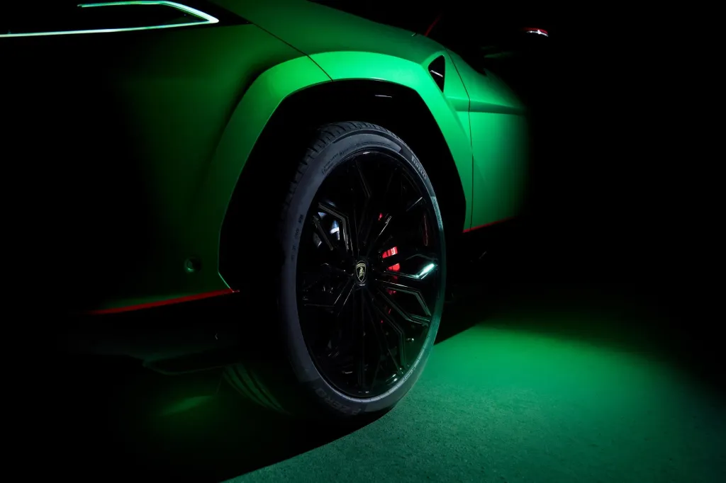 Lamborghini Urus SE Tettonero Capsule: 789 л.с., 630 экземпляров и самый настраиваемый Urus