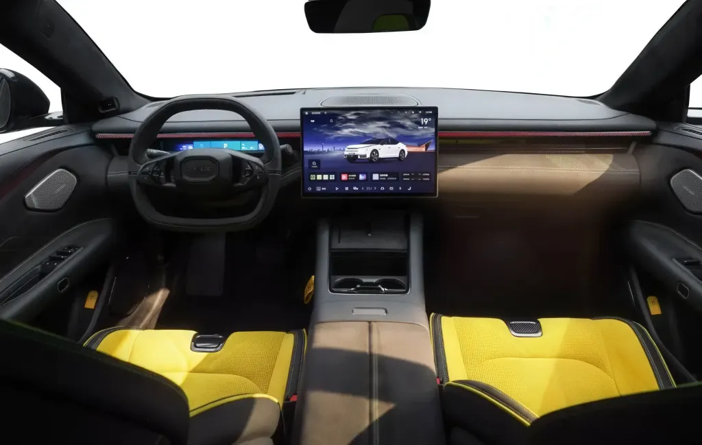 Lynk & Co 10 и 10+ вышли на предзаказ в Китае: до 925 л.с. и цена от 209 900 юаней