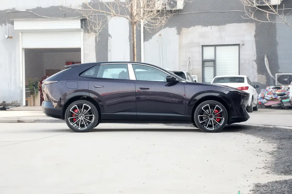 Mazda CX-6e Year of the Horse: EV и EREV-версии, новый фиолетово-белый салон и цена от 139 900 юаней