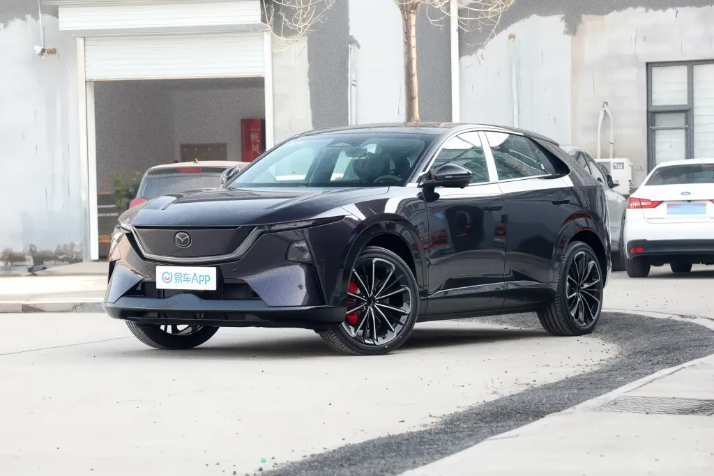 Mazda CX-6e Year of the Horse: EV и EREV-версии, новый фиолетово-белый салон и цена от 139 900 юаней