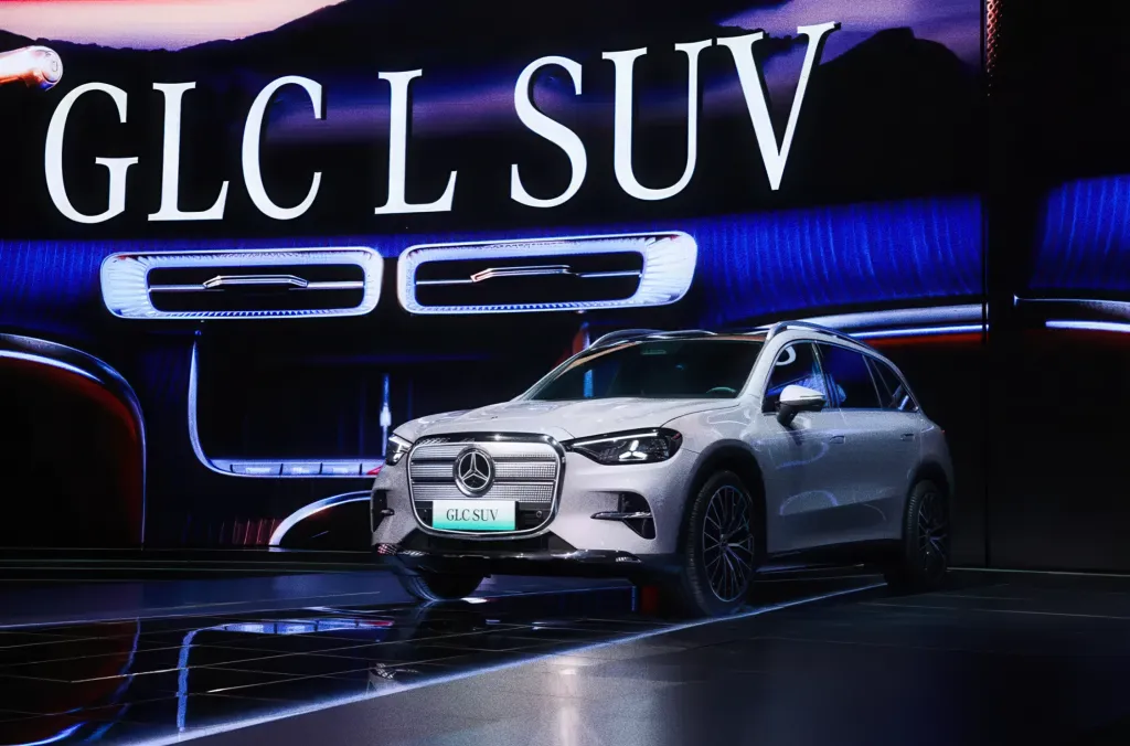 Mercedes-Benz GLC L EV: удлиненный китайский кроссовер получил S-Class-подвеску и 260 км за 10 минут