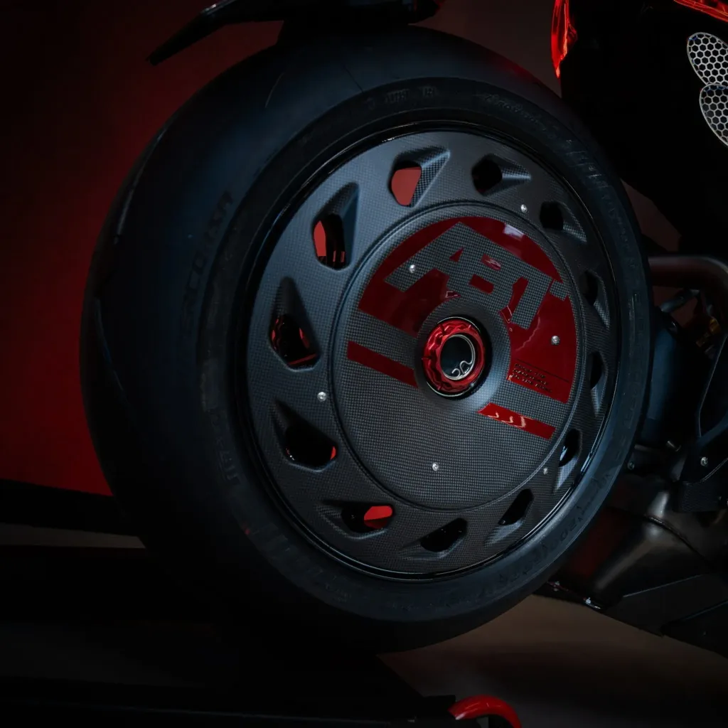MV Agusta Brutale 1000 ABT выйдет тиражом 130 штук с карбоном, 199 л.с. и трековым пакетом на 205 л.с.