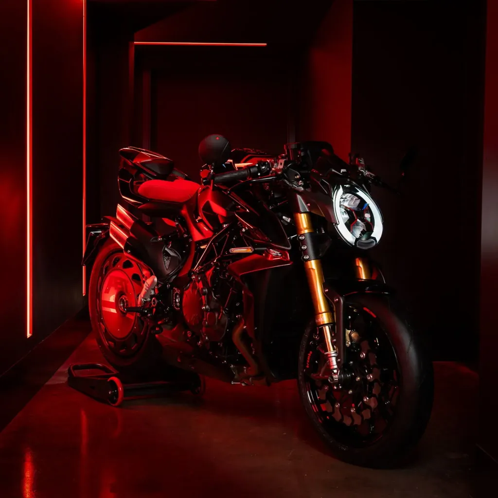 MV Agusta Brutale 1000 ABT выйдет тиражом 130 штук с карбоном, 199 л.с. и трековым пакетом на 205 л.с.