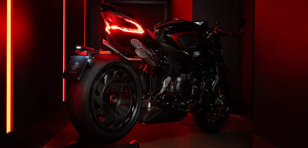 MV Agusta Brutale 1000 ABT выйдет тиражом 130 штук с карбоном, 199 л.с. и трековым пакетом на 205 л.с.
