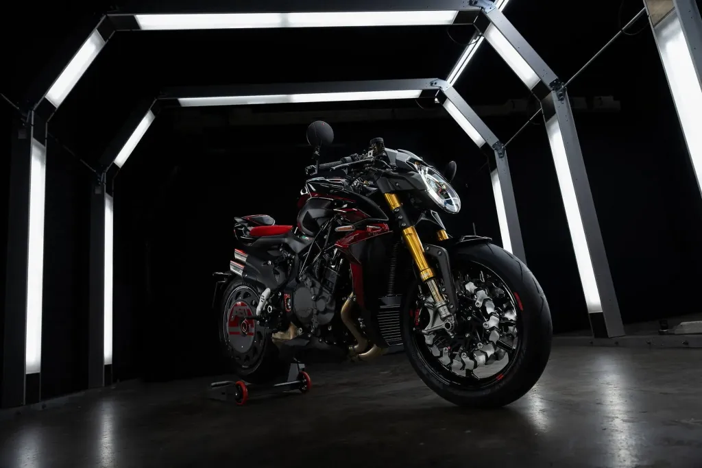 MV Agusta Brutale 1000 ABT выйдет тиражом 130 штук с карбоном, 199 л.с. и трековым пакетом на 205 л.с.