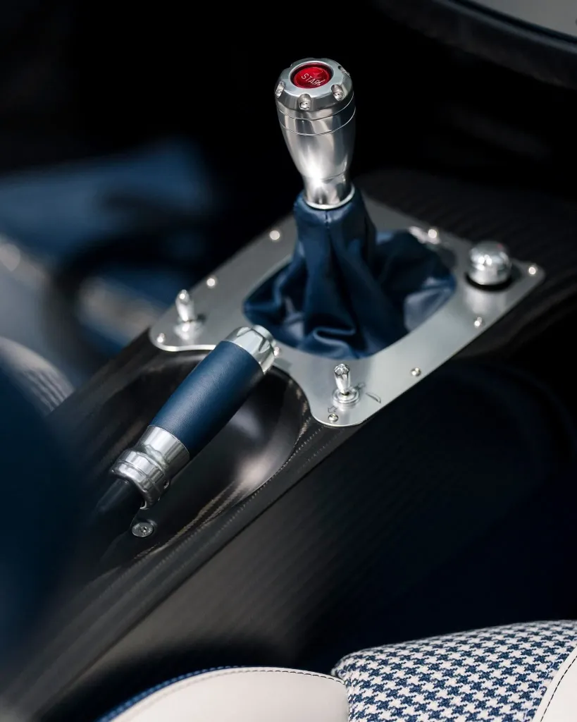 Pagani Zonda Cervino стал новой переработкой Roadster S с голубым кузовом, новым салоном и V12 7.4b