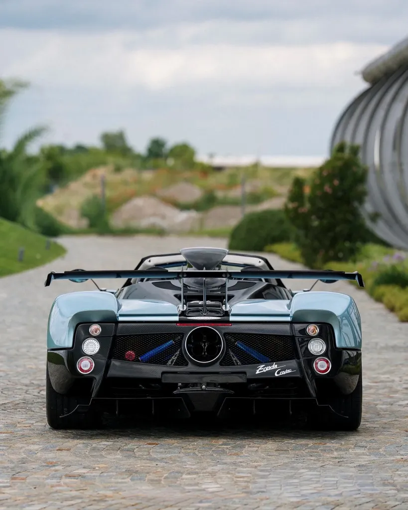 Pagani Zonda Cervino стал новой переработкой Roadster S с голубым кузовом, новым салоном и V12 7.4b