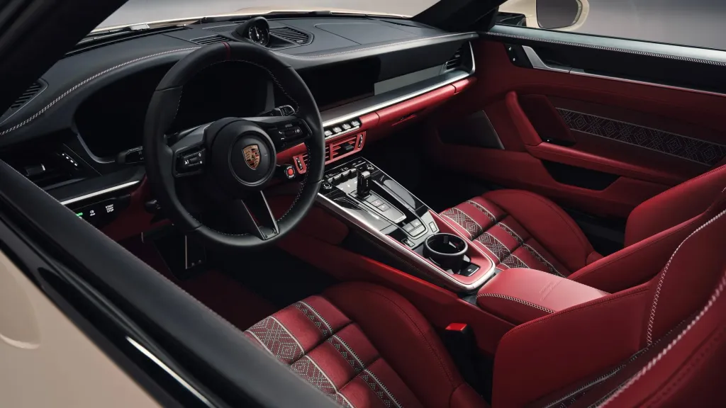 Porsche 911 Turbo S Sadu Edition отметит 70 лет марки в Кувейте