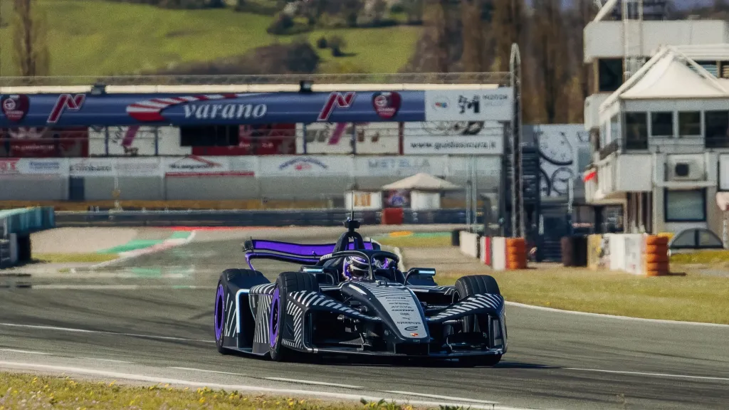Porsche 975 RSE раскрывает новое поколение Formula E: 805 л.с. в Attack Mode и полный привод