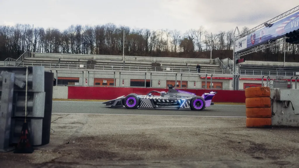 Porsche 975 RSE раскрывает новое поколение Formula E: 805 л.с. в Attack Mode и полный привод