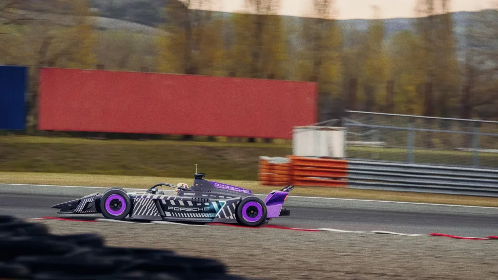 Porsche 975 RSE раскрывает новое поколение Formula E: 805 л.с. в Attack Mode и полный привод
