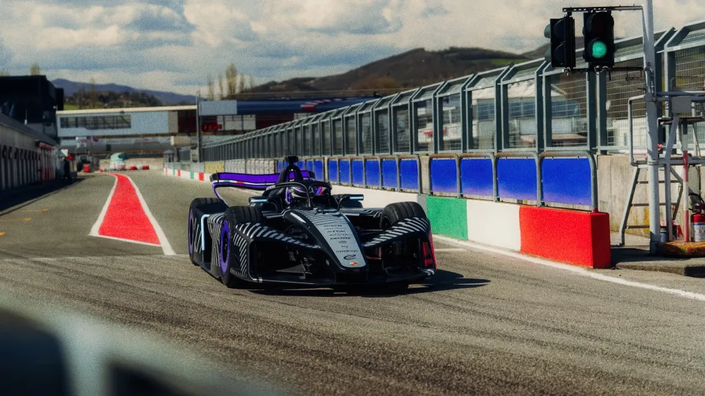 Porsche 975 RSE раскрывает новое поколение Formula E: 805 л.с. в Attack Mode и полный привод