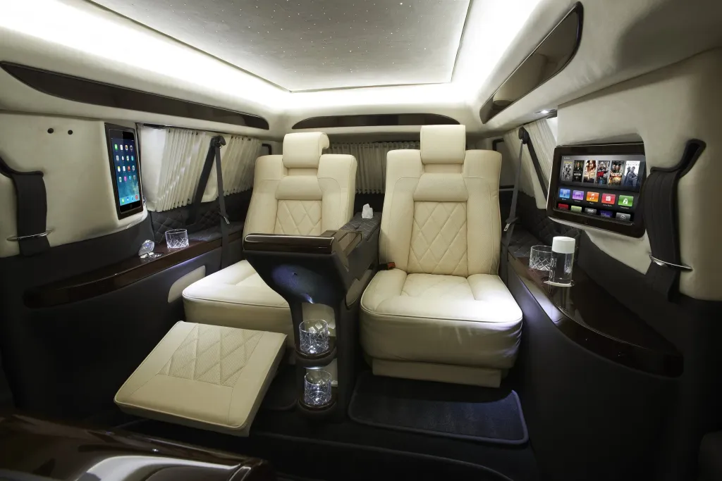 Rezvani показала седьмой Vengeance: бронированный Cadillac Escalade со стилем sci-fi и салоном как у бизнес-джета