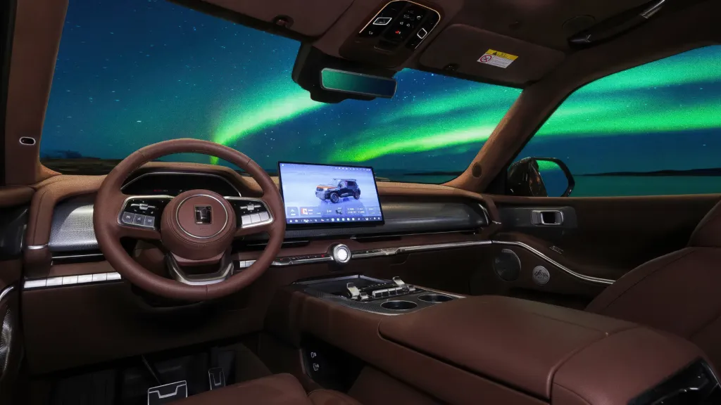 GWM запустила Tank 700 в Китае: рамный люксовый внедорожник получил до 864 л.с.