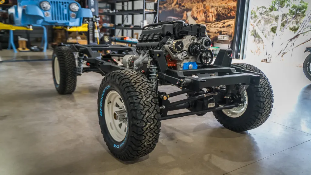 Vigilante Jeep Scrambler: алюминиевый кузов, 6,4-литровый Hemi V8, Dana 44/60 и девять месяцев ожидания