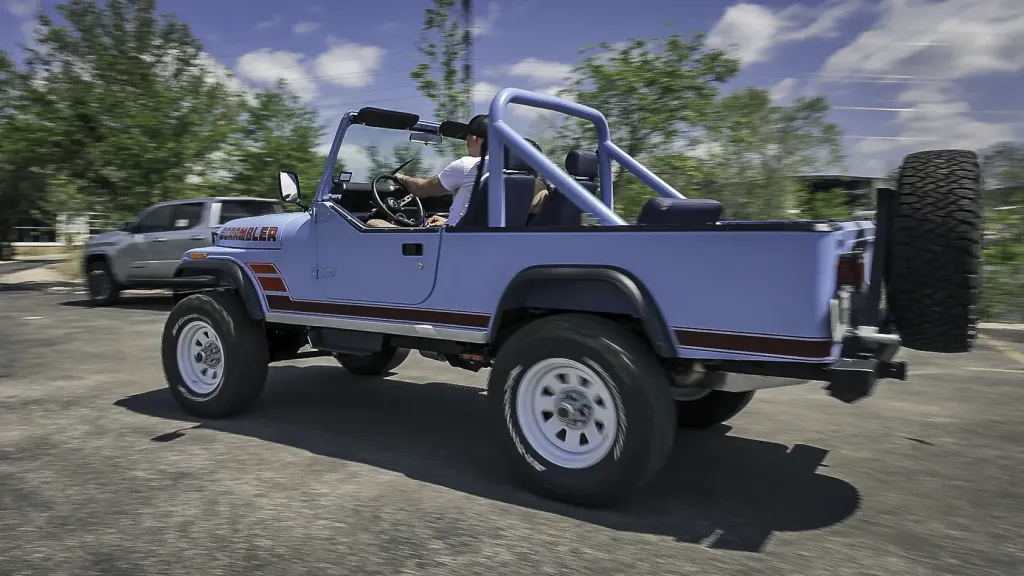 Vigilante Jeep Scrambler: алюминиевый кузов, 6,4-литровый Hemi V8, Dana 44/60 и девять месяцев ожидания