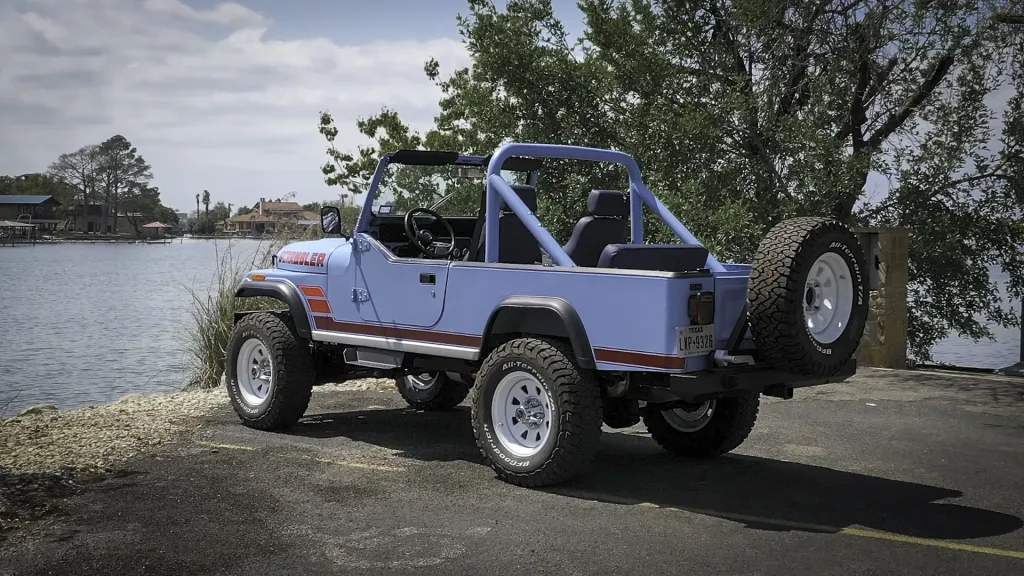 Vigilante Jeep Scrambler: алюминиевый кузов, 6,4-литровый Hemi V8, Dana 44/60 и девять месяцев ожидания