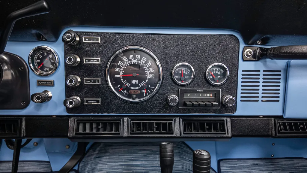 Vigilante Jeep Scrambler: алюминиевый кузов, 6,4-литровый Hemi V8, Dana 44/60 и девять месяцев ожидания